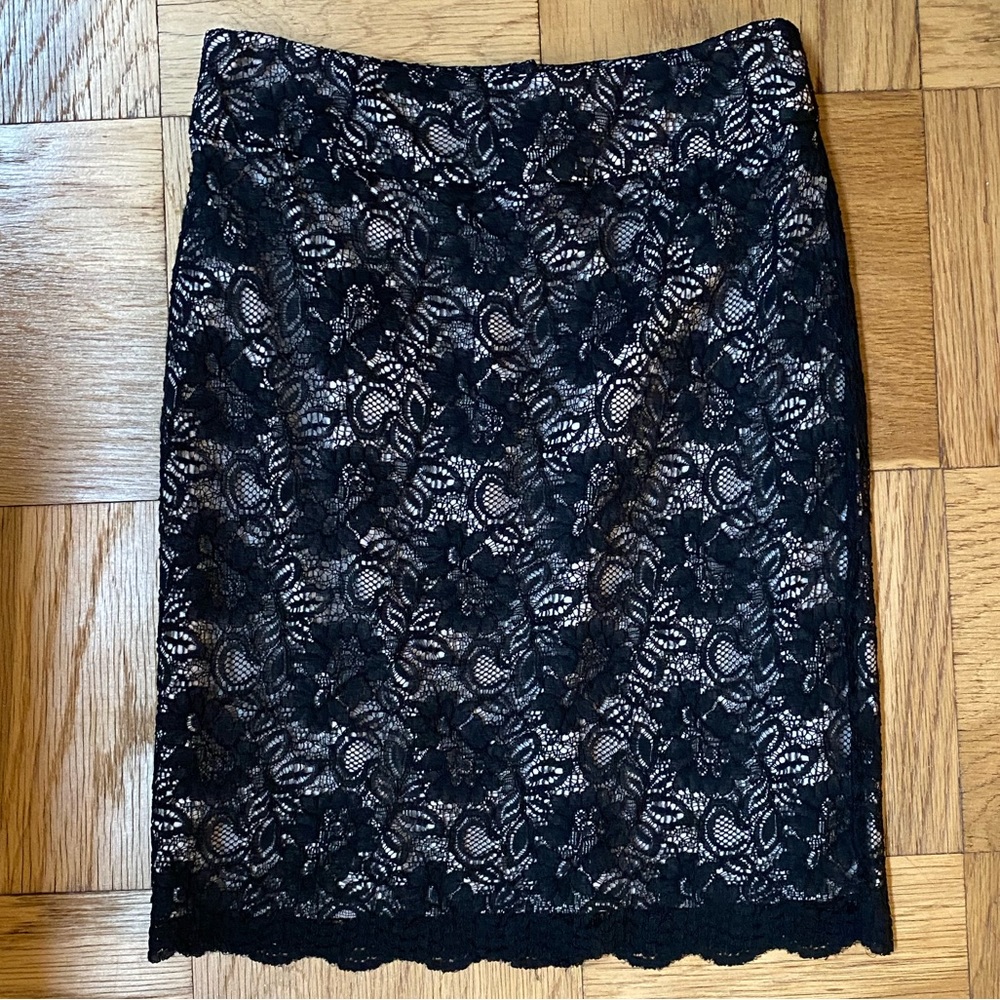 Banana Republic lace lined pencil skirt in size 4P / 4 petite!